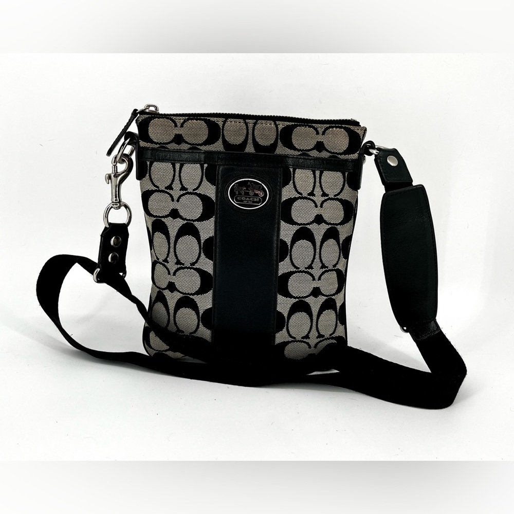 Coach Sutton Signature Swingpack
